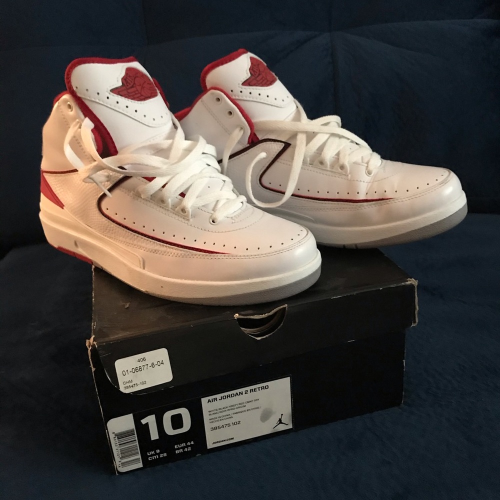 Air Jordan 2 retro (red/white) great condition